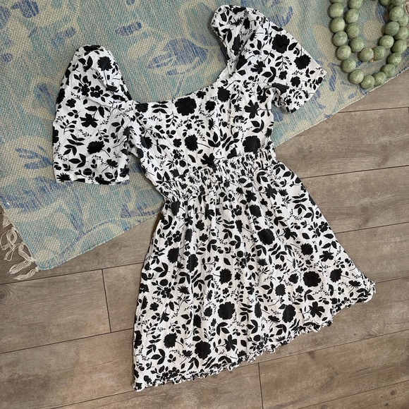 Aqua Black & White Floral Smocked Square-Neck Mini Dress - Picture 12 of 15